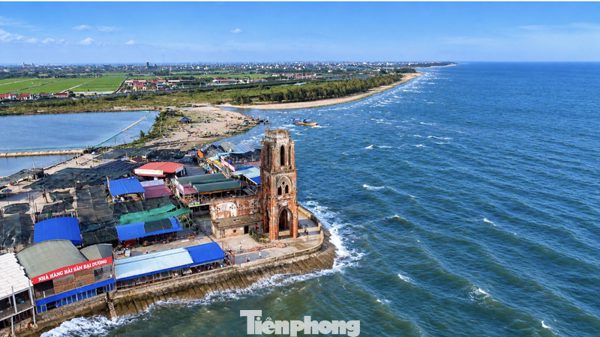 Cận cảnh nhà thờ đổ Hải Lý, chứng tích biến đổi khí hậu đầu tiên của Việt Nam