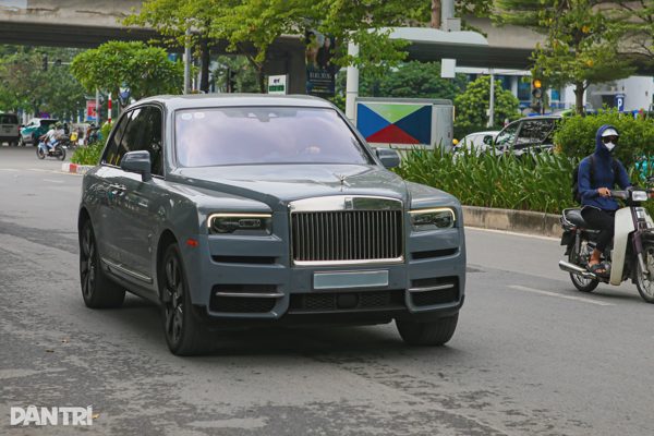 Cận cảnh Rolls-Royce Cullinan chở G-Dragon tại Hà Nội