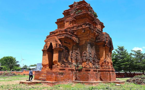 Cận cảnh tháp cổ Hòa Lai được tỉnh Khánh Hòa kiến nghị nắn tuyến đường sắt để bảo vệ