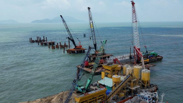 Cận cảnh thi công cầu vượt biển 18,5km ra Hòn Khoai