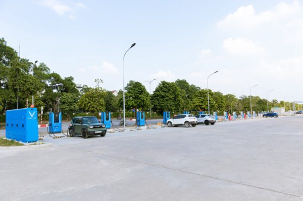 Cận cảnh trạm sạc V-Green 'siêu to khổng lồ' gần 29.000 m², hơn 1.000 cổng sạc tại Hà Nội