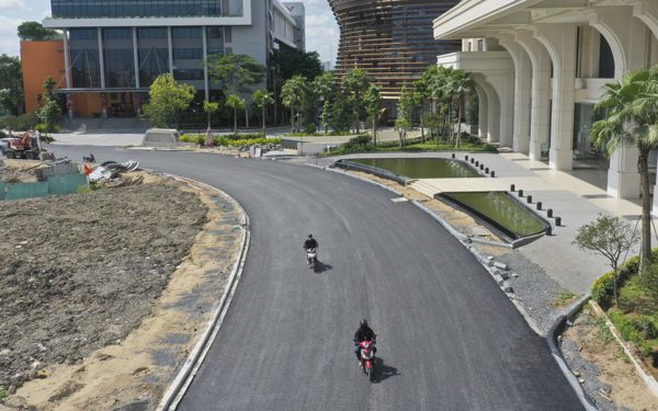 Cận cảnh tuyến đường đầu tiên ven rạch Xuyên Tâm vừa được thông xe