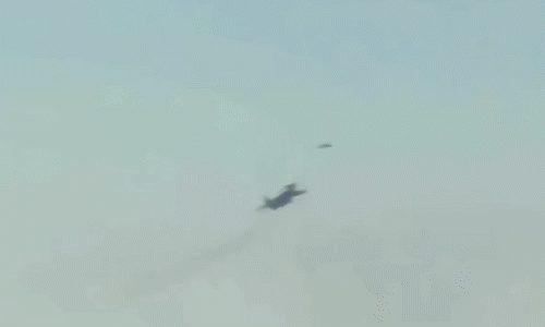Cạn đạn, tiêm kích Ukraine áp sát để 'ép rụng UAV Nga'