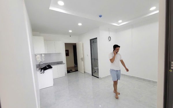 Căn hộ mới giá quá cao, gia đình trẻ lùng chung cư cũ