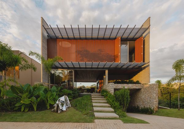 Căn nhà 500 m2 'đóng' với hàng xóm, mở ra thiên nhiên