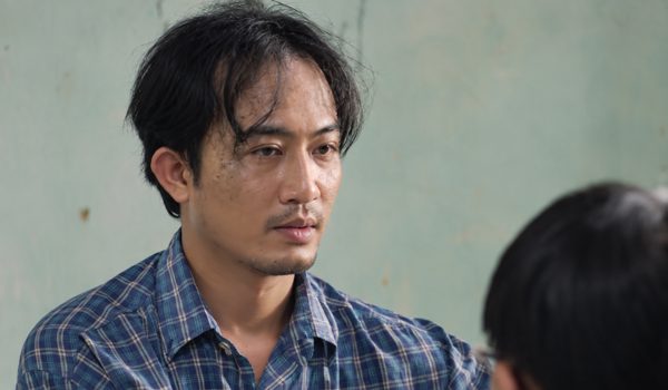 Căn nhà không mái che tập 2: Con trai khóc nức nở, cầu xin Bình đừng đi