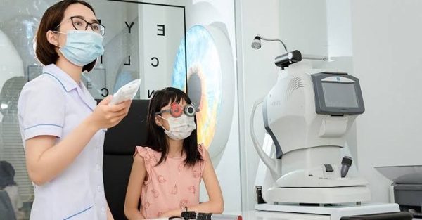 Cận thị ở trẻ em tăng mạnh, Việt Nam đối mặt gánh nặng thị lực trong tương lai