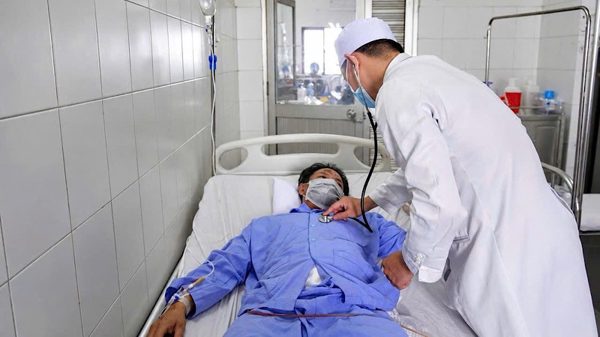 Cần Thơ: Cứu sống bệnh nhân bị hai thanh sắt đâm nhờ báo động đỏ nội viện
