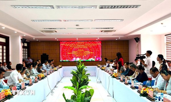 Cần Thơ hợp tác phát triển nhân lực chất lượng cao với các địa phương của Lào