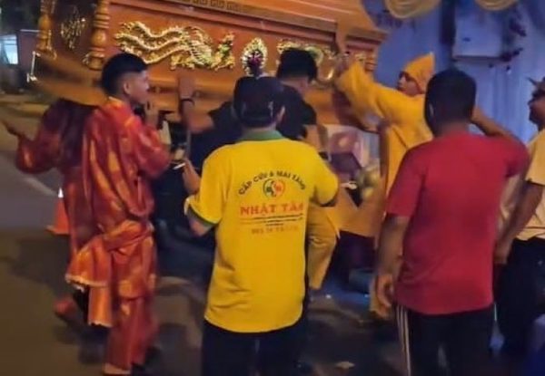 Cần Thơ: Khởi tố thêm 7 bị can trong vụ khiêng quan tài diễu phố