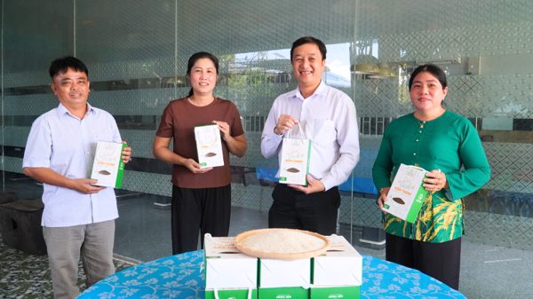 Cần Thơ: Phụ nữ góp sức đưa lúa phát thải thấp vào thực tế sản xuất
