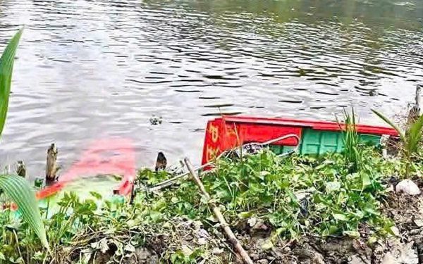 Cần Thơ: Vỏ lãi gãy đôi, người điều khiển tử vong