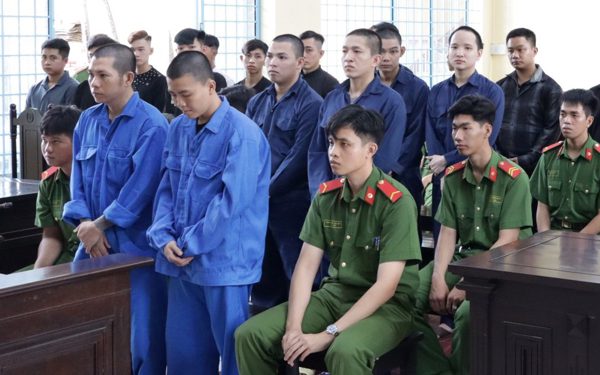 Cần Thơ: Xét xử nhóm thanh niên gây rối trên quốc lộ, 1 bị cáo cũng là bị hại