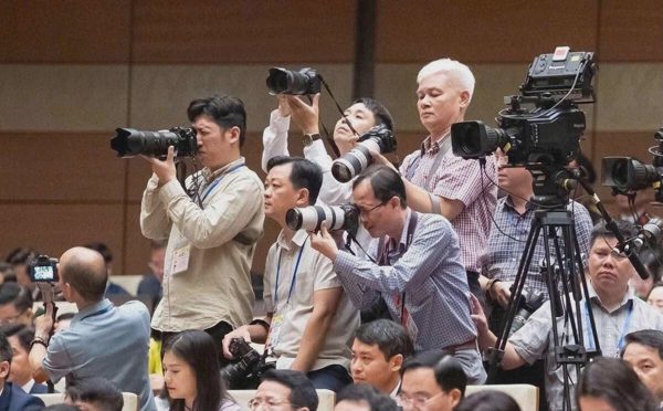 Cản trở nhà báo tác nghiệp sẽ bị phạt ít nhất 20 triệu đồng