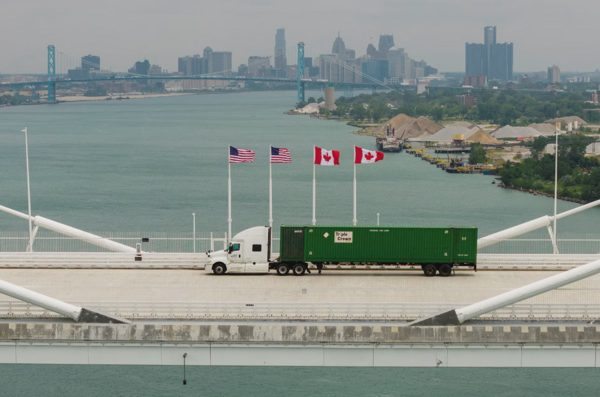 Canada áp thuế trả đũa với 20 tỷ USD hàng hóa Mỹ