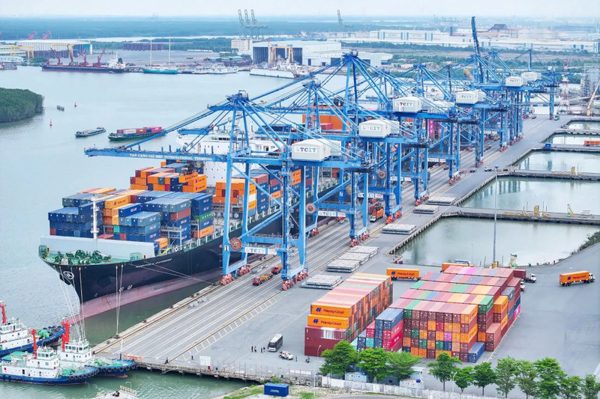 Cảng biển TPHCM: Không để 'cảng xây trước, đường đến sau'
