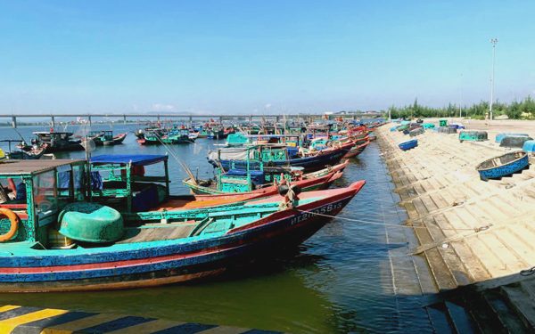 Cảng cá trăm tỉ mới xây, ngư dân chưa kịp mừng, nay đã bồi lắng khó ra vào