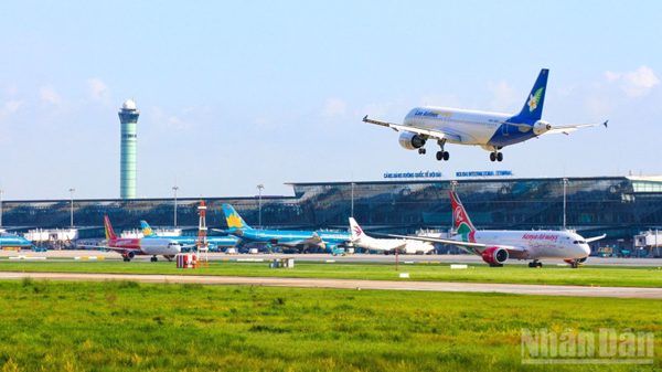 Cảng hàng không phục vụ hơn 94 triệu lượt khách bay, tăng 8,6% so cùng kỳ