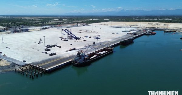 Cảng quốc tế Mỹ Thủy thành hình với 2 bến cảng, đón những chuyến hàng đầu tiên