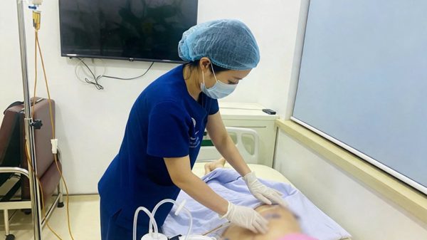 Cảnh báo biến chứng muộn sau tiêm chất làm đầy