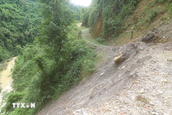 Cảnh báo dông, lốc, sét ở Hà Nội, nguy cơ lũ quét, sạt lở tại Nghệ An và Hà Tĩnh
