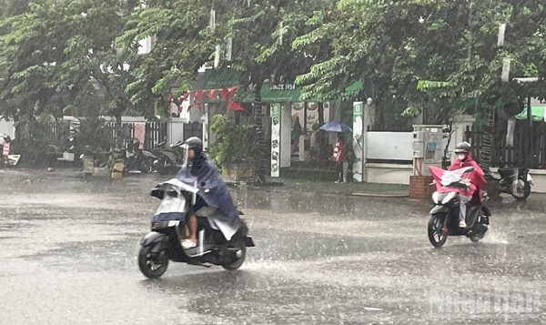 Cảnh báo mưa lớn cục bộ, mưa đá, gió giật mạnh ở khu vực Nam Bộ và tỉnh Lâm Đồng