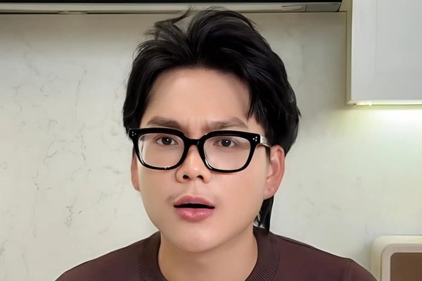 Cảnh báo từ chiêu trò đập tivi gây sốc của Phạm Thoại
