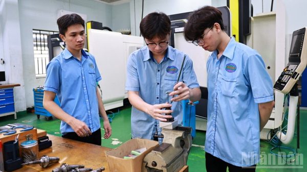 Cảnh báo xe khách giả mạo chở sinh viên đi biên giới Campuchia