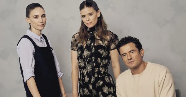 Cảnh nóng gây sốc của Orlando Bloom với hai bạn diễn nữ hứng chỉ trích