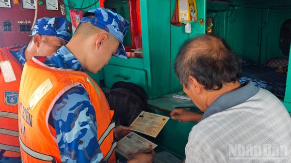 Cảnh sát biển 2 ra quân cao điểm chống khai thác IUU