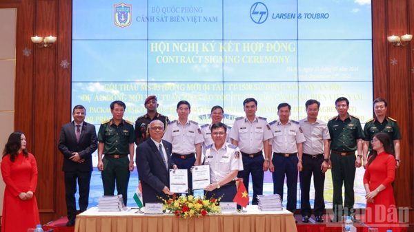Cảnh sát biển Việt Nam ký kết hợp đồng đóng mới tàu TT-1500