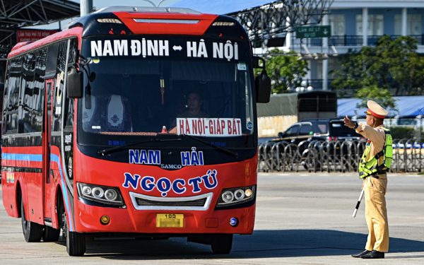 Cảnh sát giao thông toàn quốc tổng kiểm soát xe kinh doanh vận tải trong 1 tháng