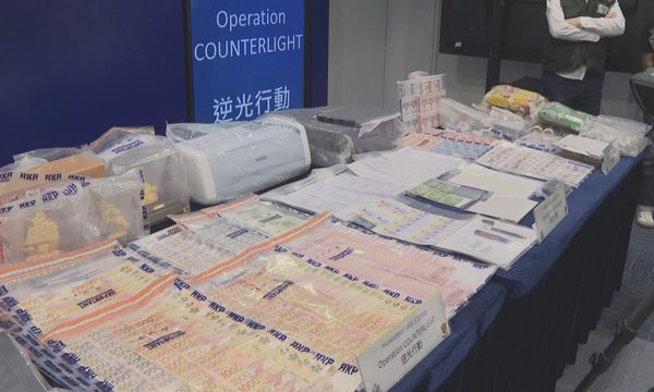 Cảnh sát Hong Kong bắt 127 người trong đường dây cho vay nặng lãi do người Việt cầm đầu