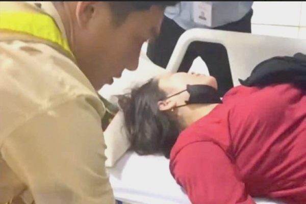 Cảnh sát Lâm Đồng mở đường, đưa người bị rắn độc cắn đi cấp cứu