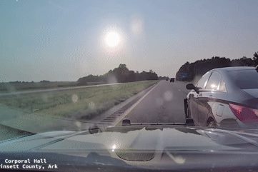 Cảnh sát Mỹ truy đuổi tội phạm vô tình gây tai nạn nghiêm trọng cho người khác