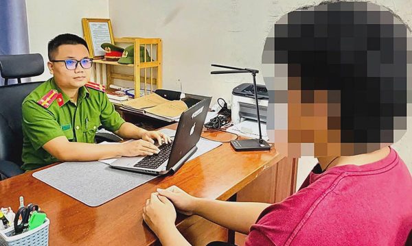 Cảnh sát ngăn gia đình nam sinh chuyển 1,2 tỷ đồng cho nhóm 'bắt cóc online'