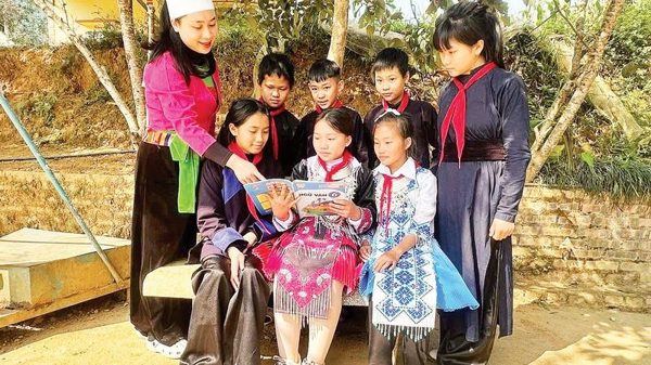 Cao Bằng bảo tồn, phát huy nét đẹp trang phục dân tộc