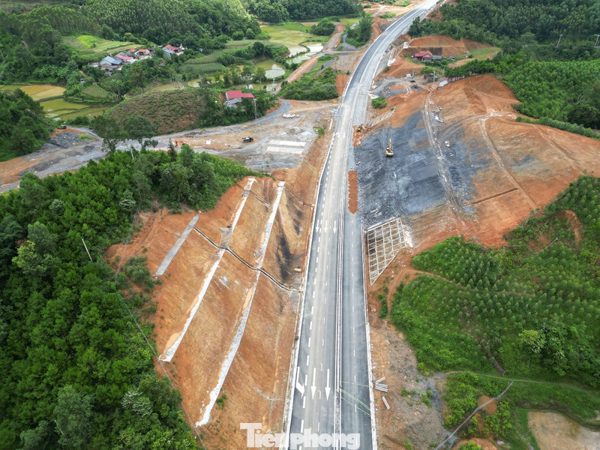 Cao Bằng: Không để thiếu vật liệu khi tăng tốc các dự án giao thông trọng điểm