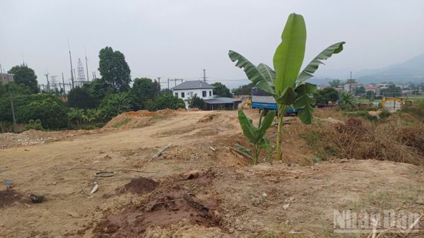 Cao Bằng: Xác minh vụ việc đổ chất thải xây dựng không đúng quy định