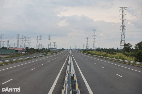 Cao tốc Bến Lức - Long Thành thu phí từ 1/10, chưa chốt thông nút Tân Hiệp