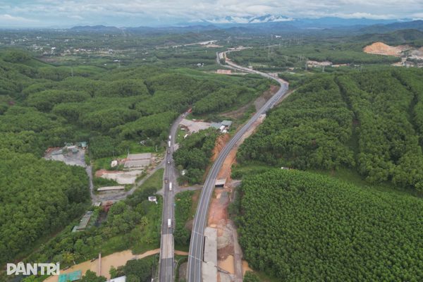 Cao tốc Cam Lộ - La Sơn tạm cấm xe khi có mưa lớn