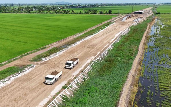 Cao tốc Châu Đốc - Cần Thơ - Sóc Trăng thiếu gần 2,6 triệu m³ đá