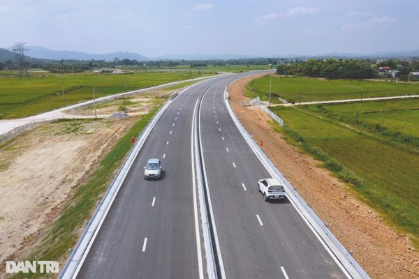 Cao tốc nhanh hơn, vì sao nhiều tài xế lại chọn "rùa bò" trên quốc lộ?