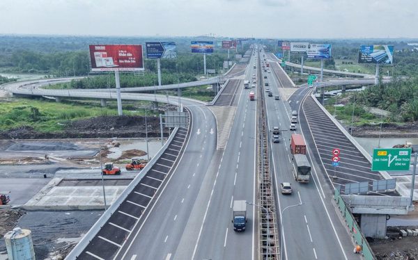 Cao tốc TP.HCM - Long Thành giảm lượng xe sau khi có tuyến Bến Lức - Long Thành