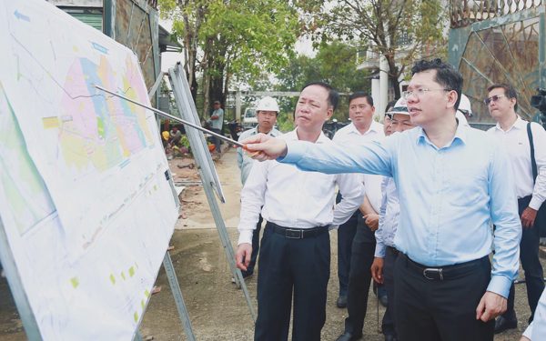 Cao tốc TP.HCM - Mộc Bài bàn giao gần 99% mặt bằng, lãnh đạo thành phố yêu cầu hoàn tất phần còn lại trong tháng 10
