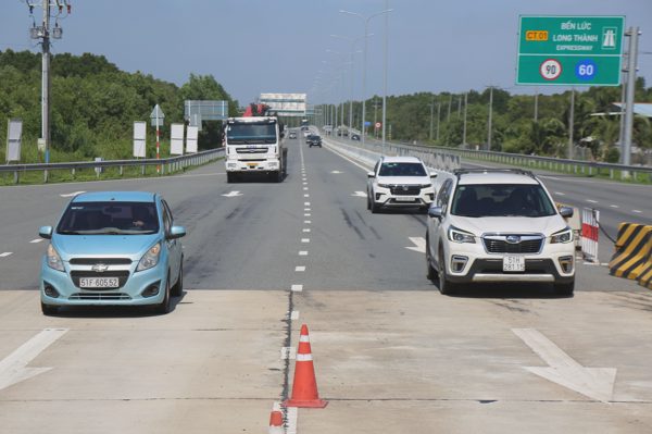 Cao tốc TPHCM - Dầu Giây giảm lượng xe nhờ tuyến Bến Lức - Long Thành