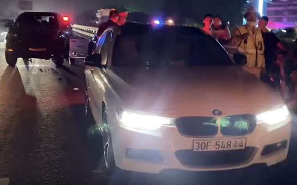 Cao tốc về Hà Nội ùn tắc dài 10km do tai nạn tông đuôi nhau