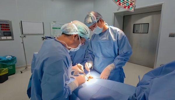Cấp cứu bé trai 11 tuổi chấn thương vùng kín nguy kịch sau tai nạn xe đạp