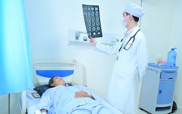 Cấp cứu bệnh nhân đột quỵ trong 30 phút 'giờ vàng' tại Vĩnh Long
