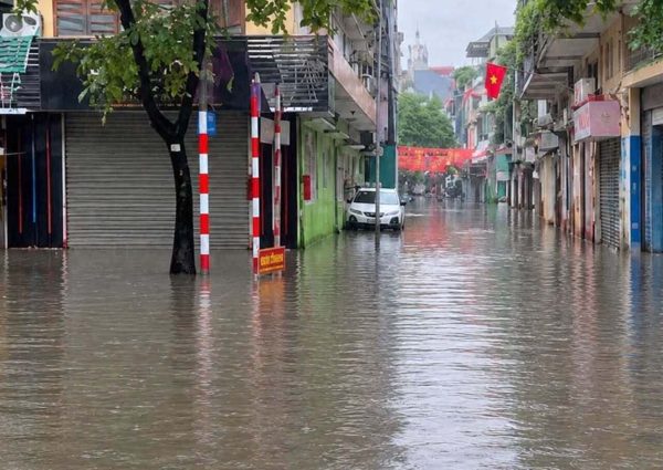 Cập nhật các điểm úng ngập ở Hà Nội sáng 16/9